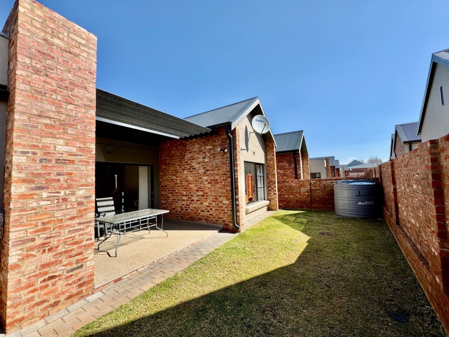 2 Bedroom Property for Sale in Van Der Hoff Park North West